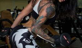 健身美女纹身吃瓜