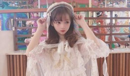 洛丽塔的小果 吃瓜