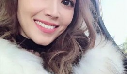 侯佩岑吃瓜超认真,专注度满分，娱乐新闻界的“瓜王”