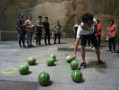 吃瓜群众搬地方