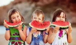 吃瓜人像摄影图片,吃瓜人像摄影的艺术魅力