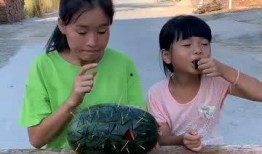 和女儿吃瓜,和女儿一起品味甜蜜的“吃瓜”时光