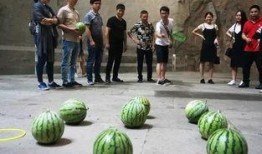 吃瓜群众搬地方