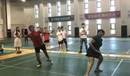 羽毛球男单吃瓜,揭秘羽毛球男单赛场上的“吃瓜”瞬间