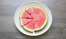吃西瓜声控脆瓜,吃西瓜新潮流，脆响声中的夏日美味